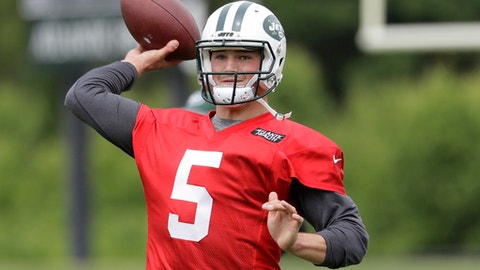 Christian Hackenberg hit reporters with bad passes during OTAs